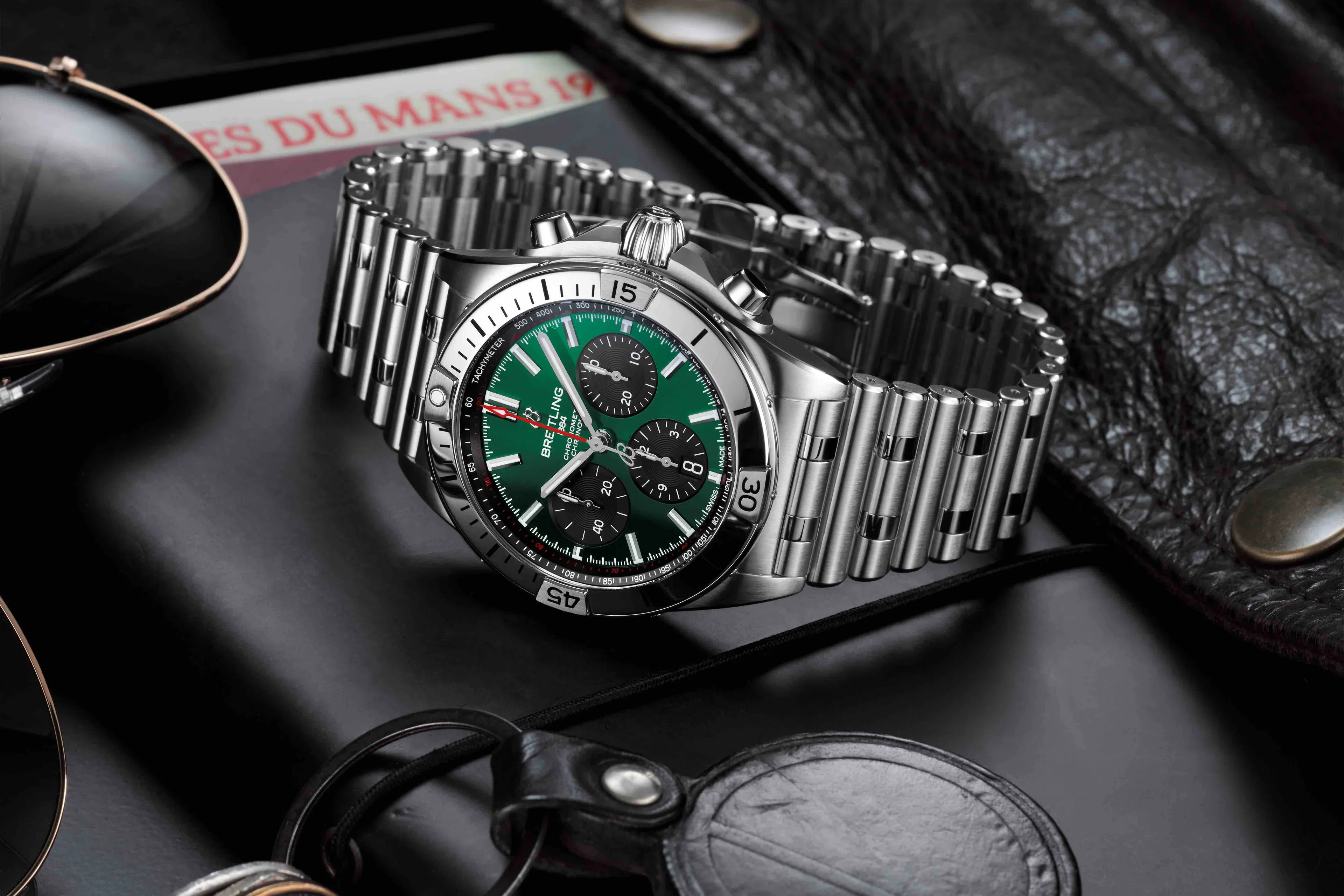 07 chronomat b01 42 bentley with a green dial and black contrasting chronograph counters