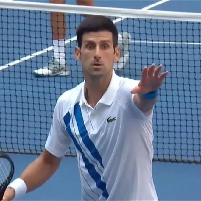 Gefrustreerde Novak Djokovic wordt uit de US Open gegooid