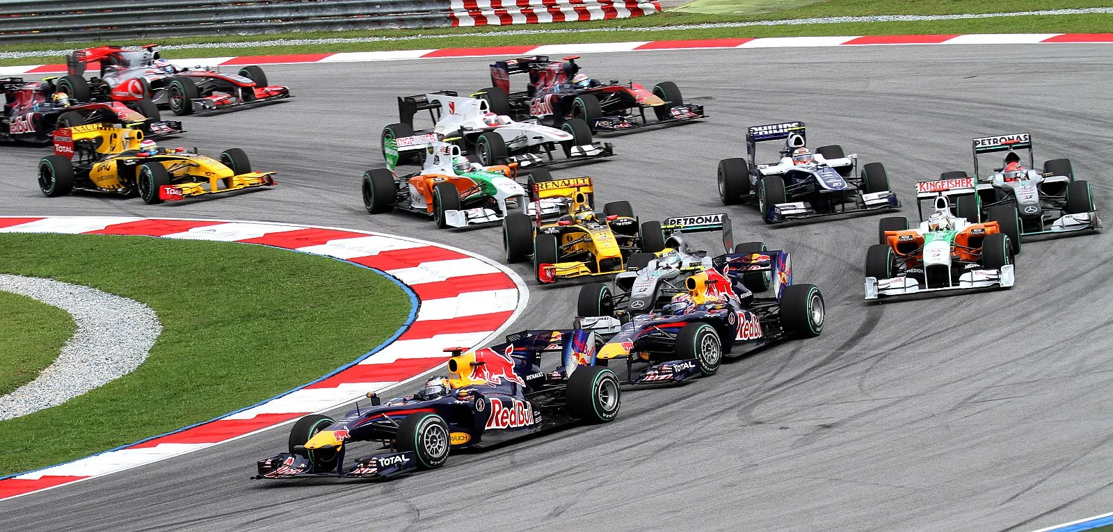 1600px 2010 malaysian gp opening lap