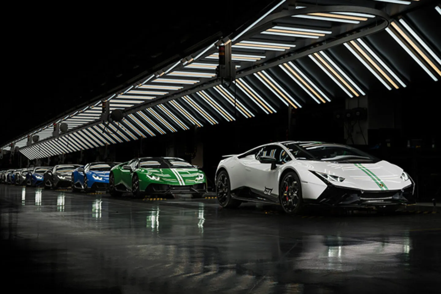 2023 lamborghini huracan 60th anniversary 1 1440x960 1