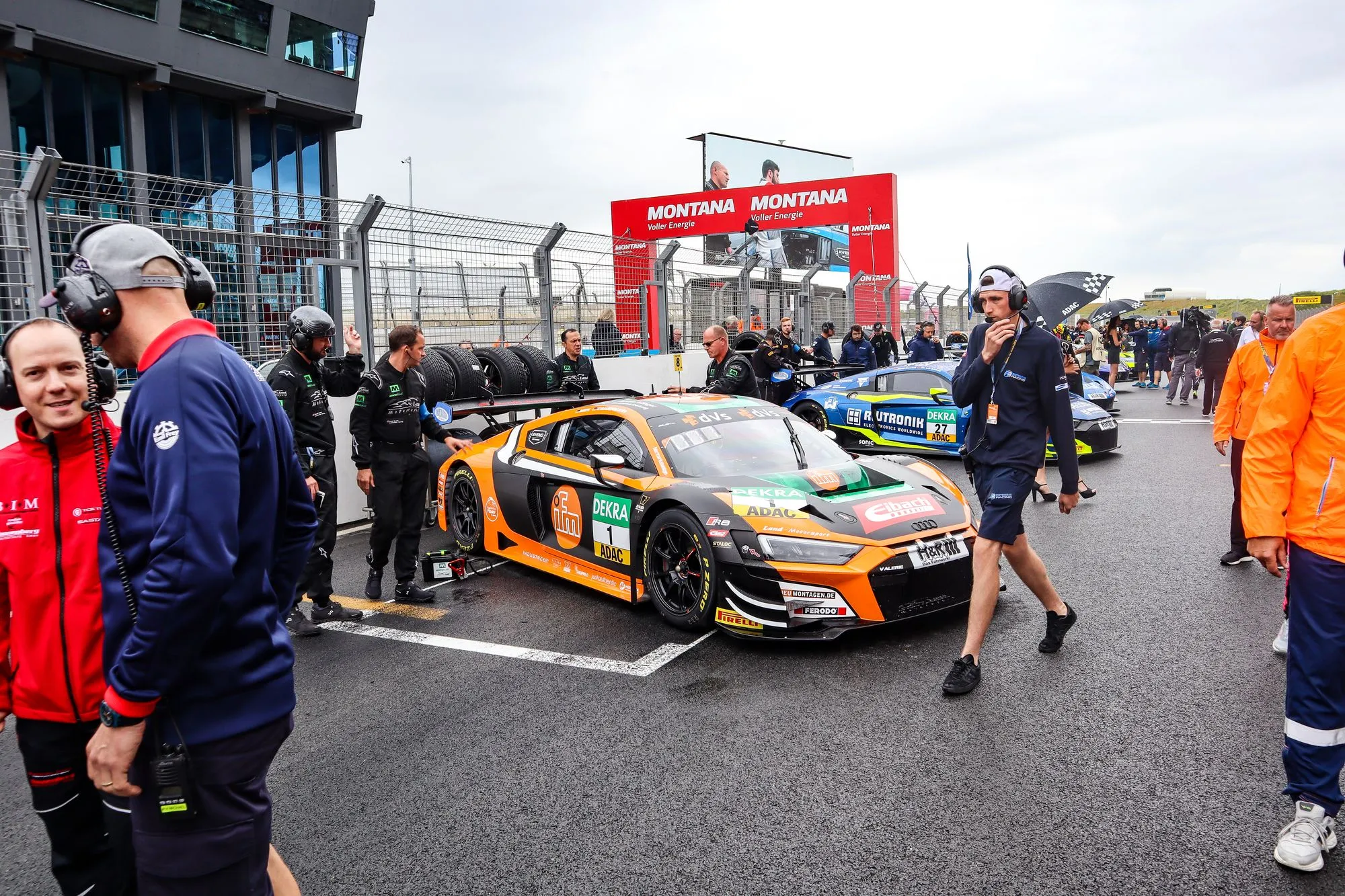 De definitie van autosport adem je in tijdens de ADAC GT Masters