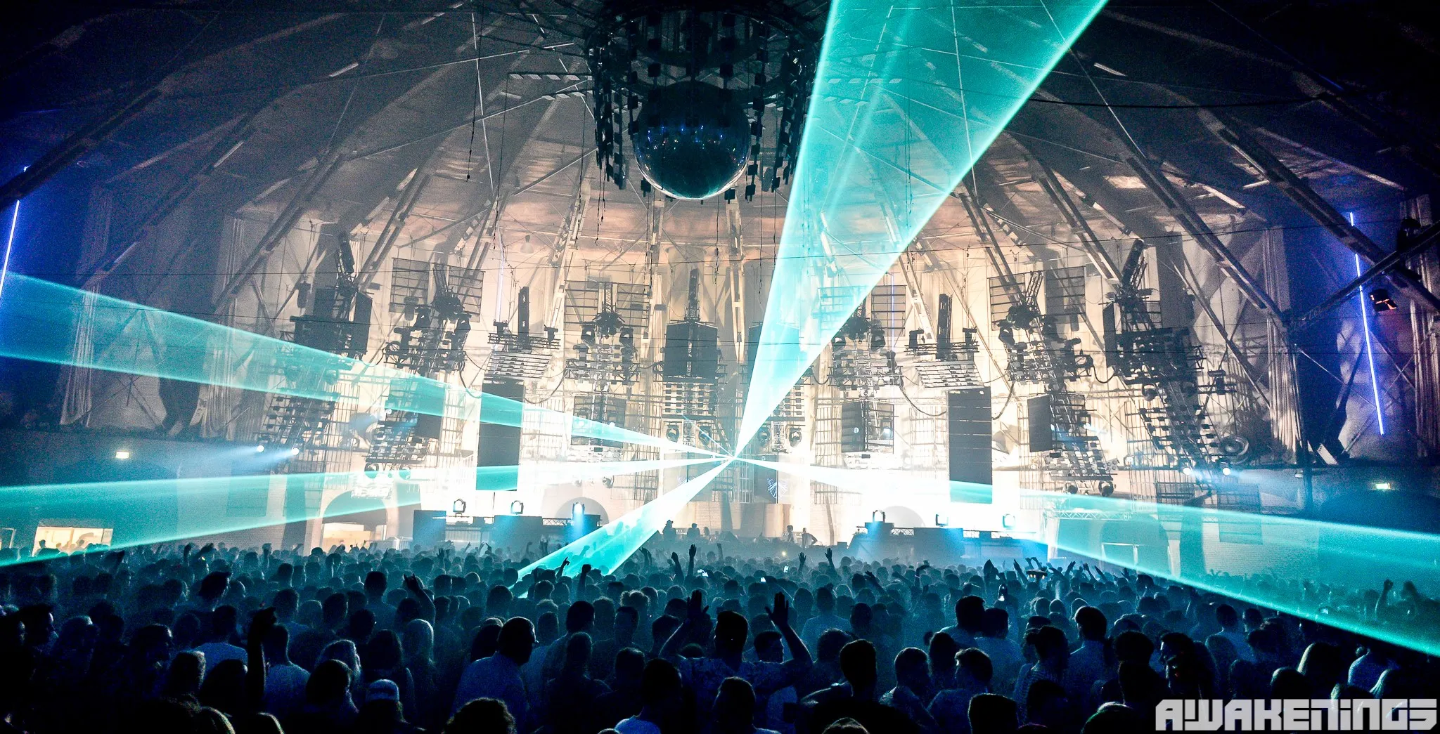 awakenings nachtvandearbeid 2015 binnen