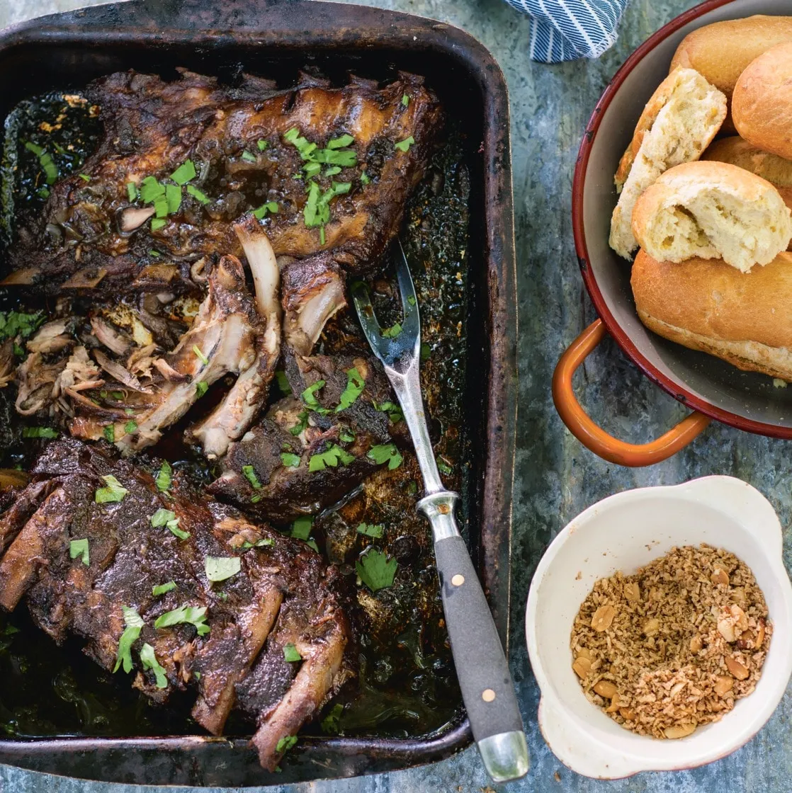 Zo maak jij lekkere kruidige pulled ribs van de BBQ