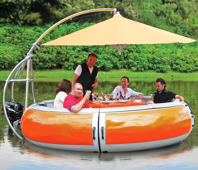 De ultieme barbecue-experience krijg je met deze BBQ Dining Boat
