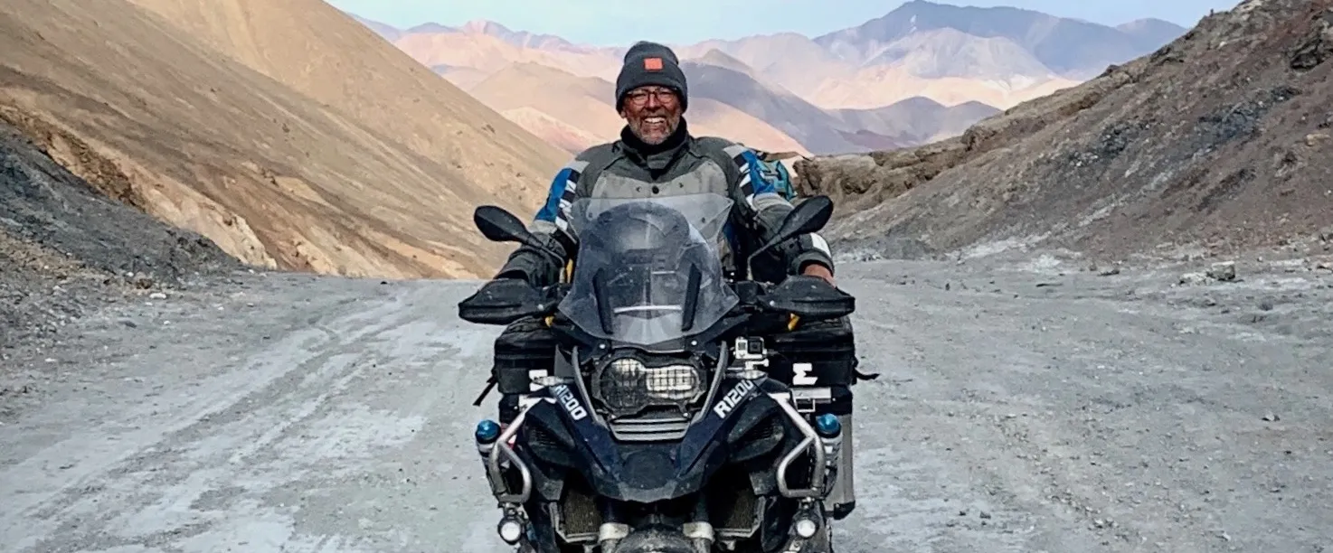 Q&A met avonturier Oskar Verkamman over bizarre motoravonturen en opgepakt worden door Irakese politie
