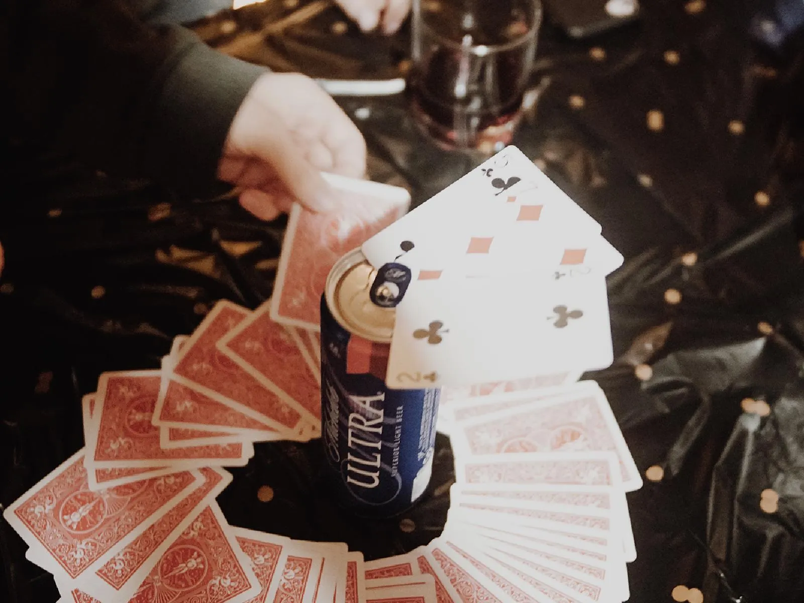 Met deze vijf drankspellen wordt jou zaterdagavond zeker een feest