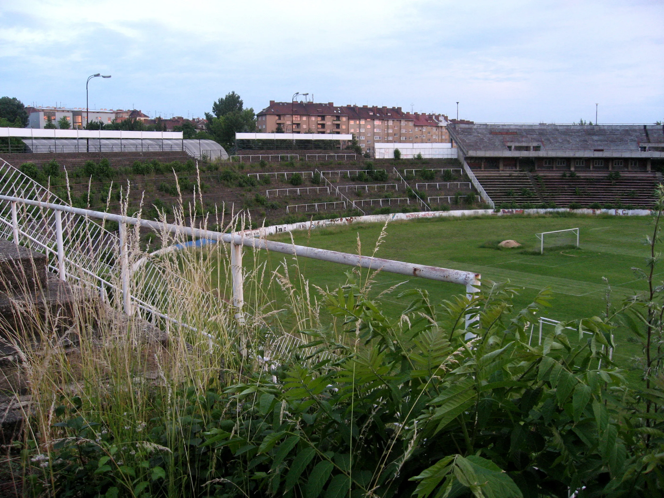 fotbalovy stadion za luzankami 10