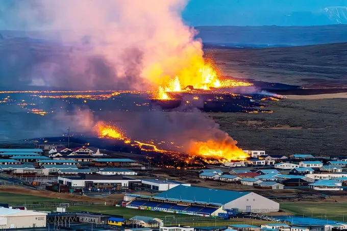 Opnieuw een vulkaanuitbarsting in IJsland, lava stroomt dorp in