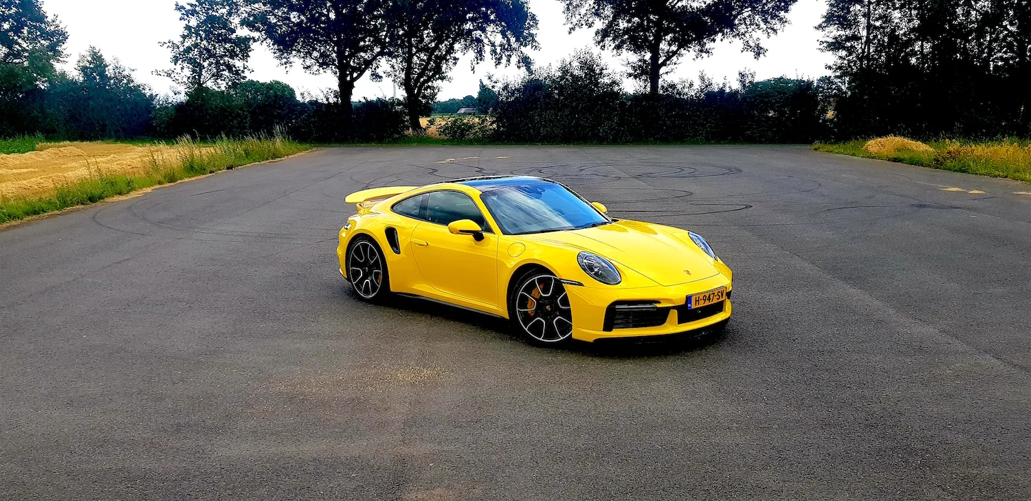 Porsche 911 Turbo S meet zich met de allersnelste auto's op aarde