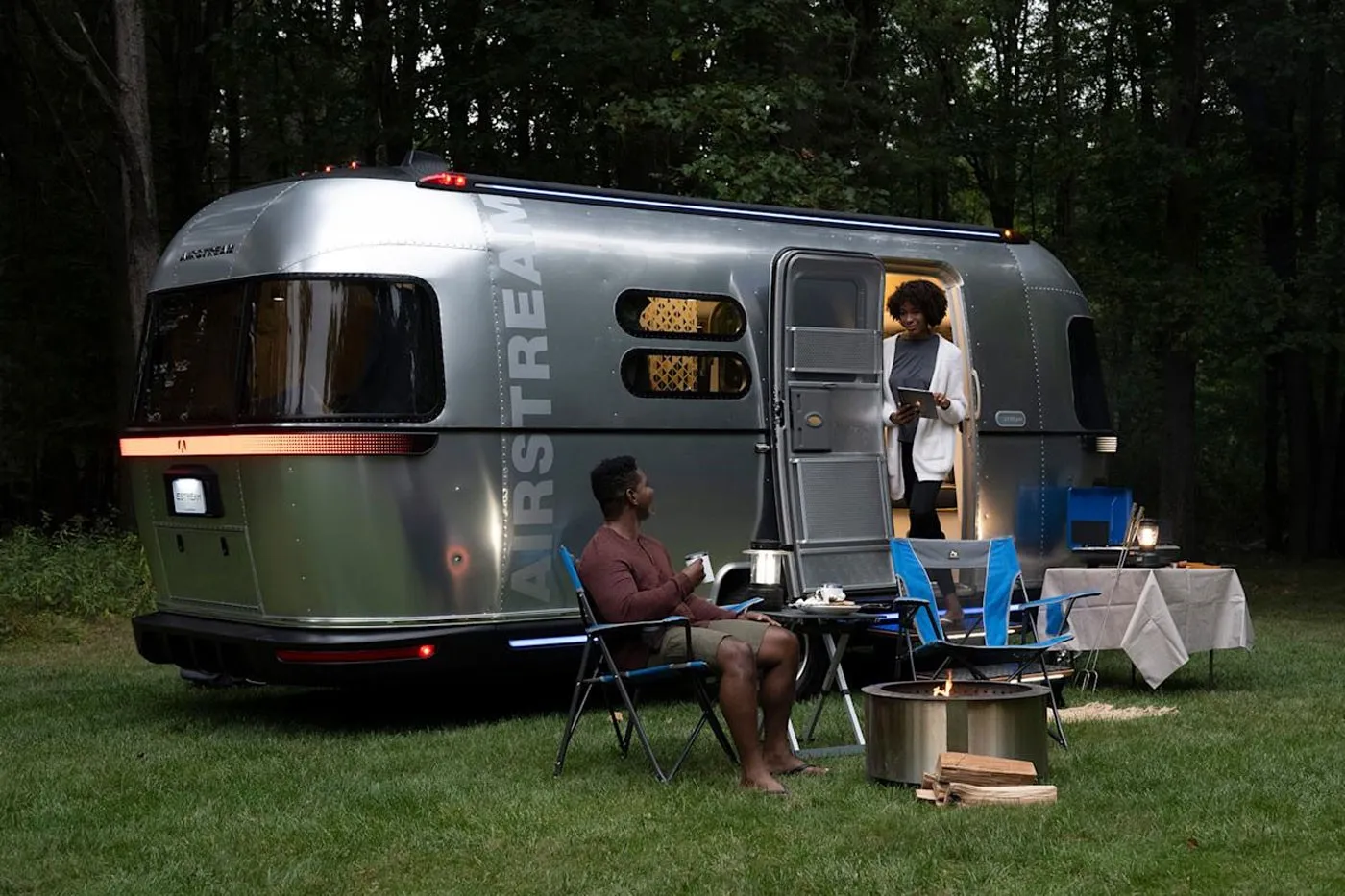 https hypebeastcom image 2022 01 airstream concept electric camping trailer reveal 001