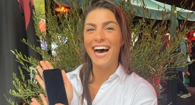 Hoe Iris haar gejatte telefoon in Senegal belandde (en hoe ze 'm terugkreeg)