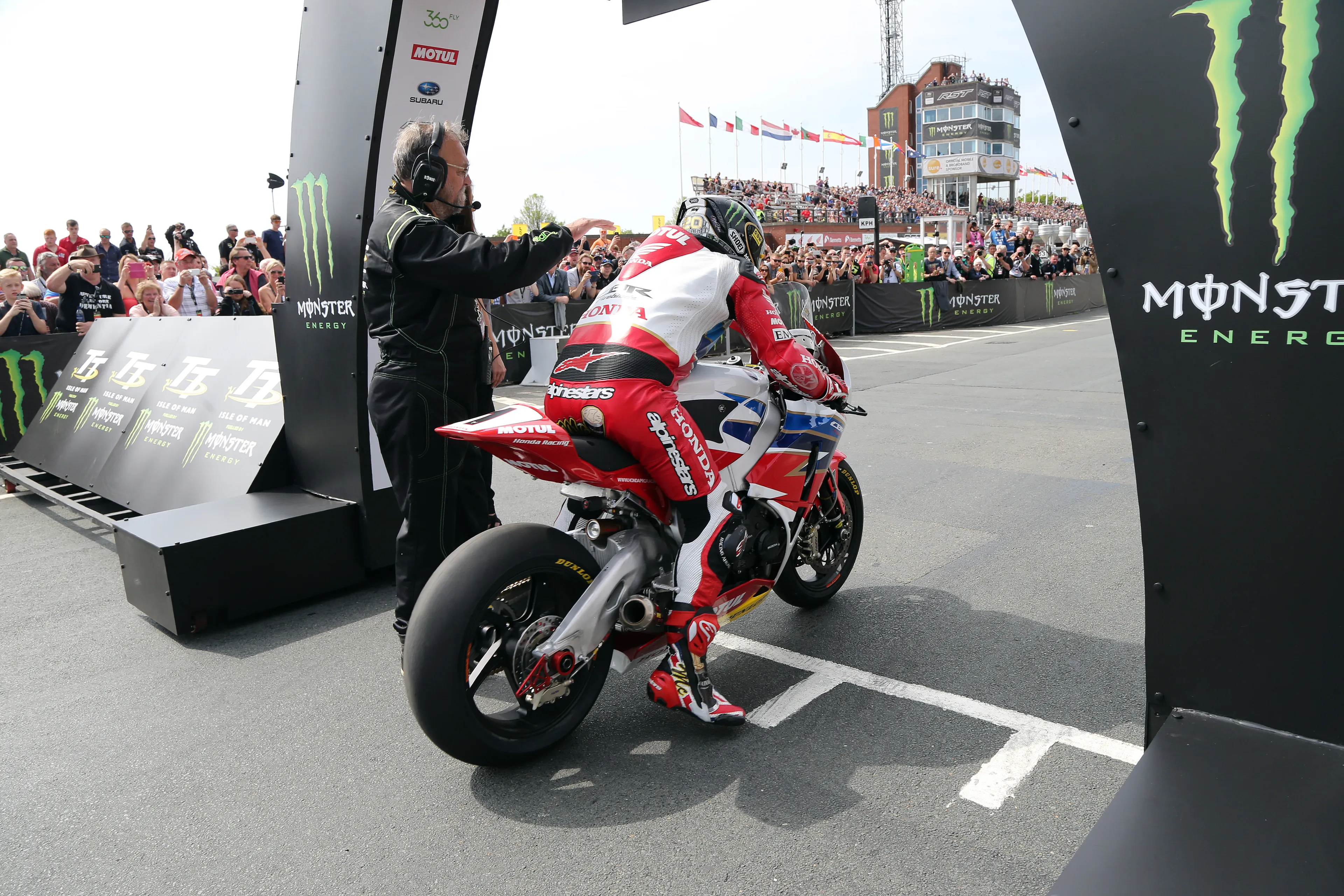 john mcguinness start race superbike tt 2016