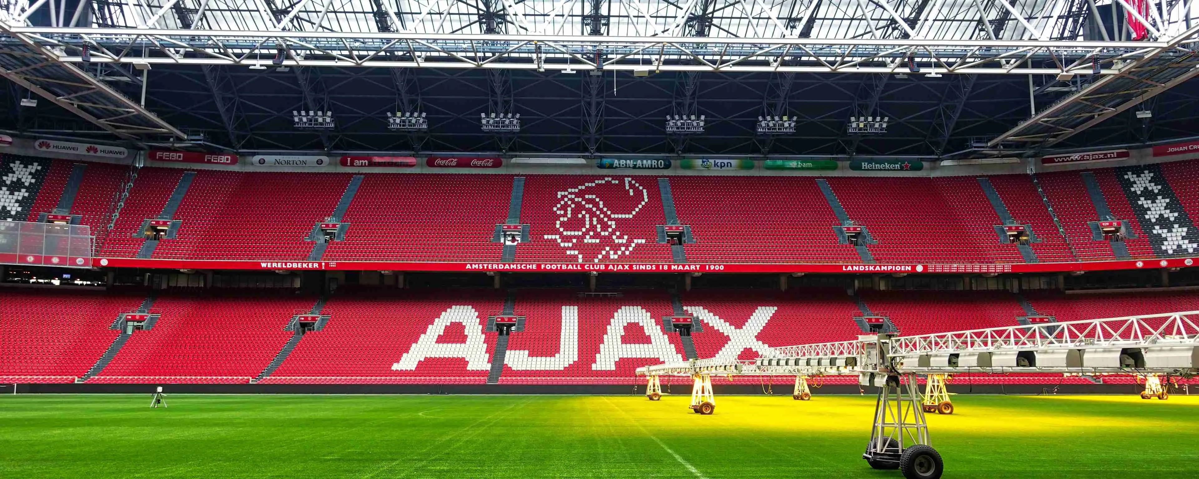 Kudus maakt prachtig gebaar voor overleden Atsu en wordt geel bespaard