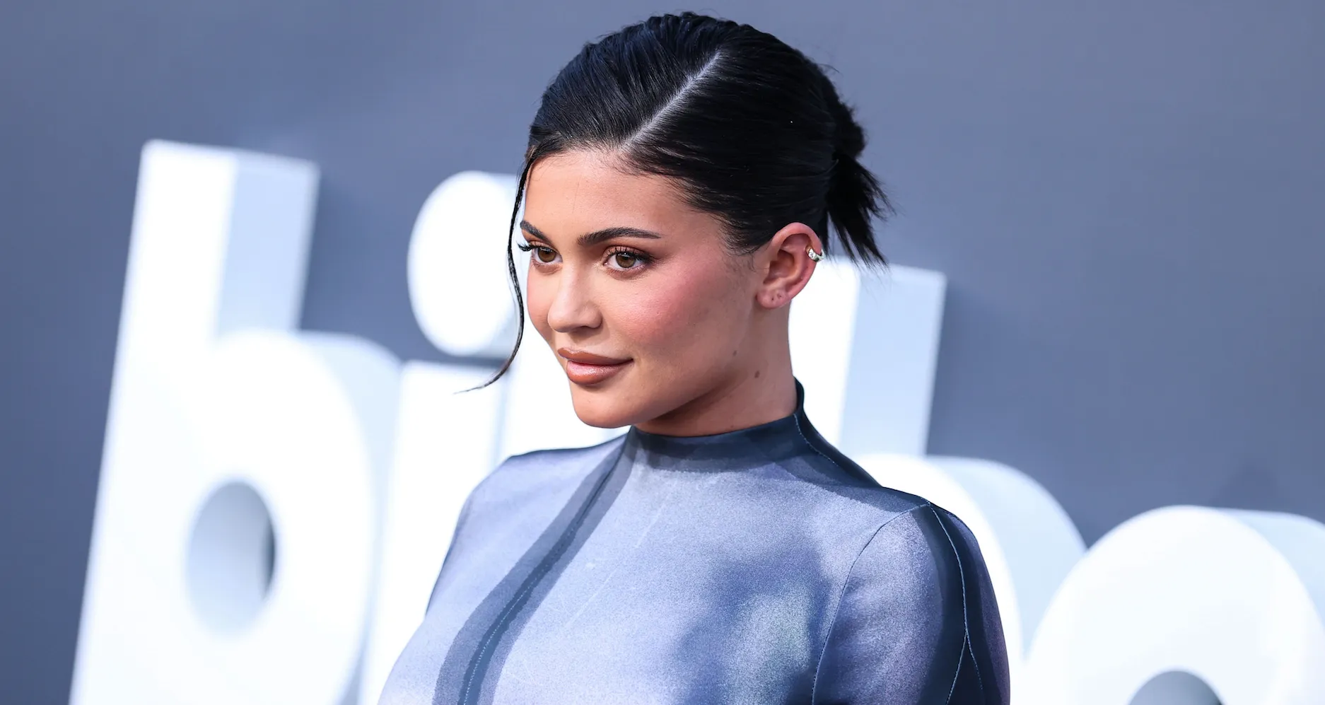 We zien de bloedmooie Kylie Jenner als nooit tevoren in nieuwe denimcampagne
