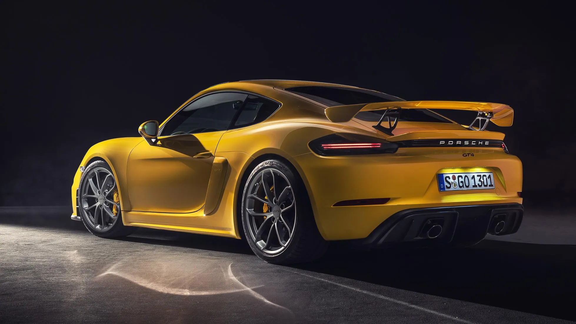 porsche 718 cayman gt4 1