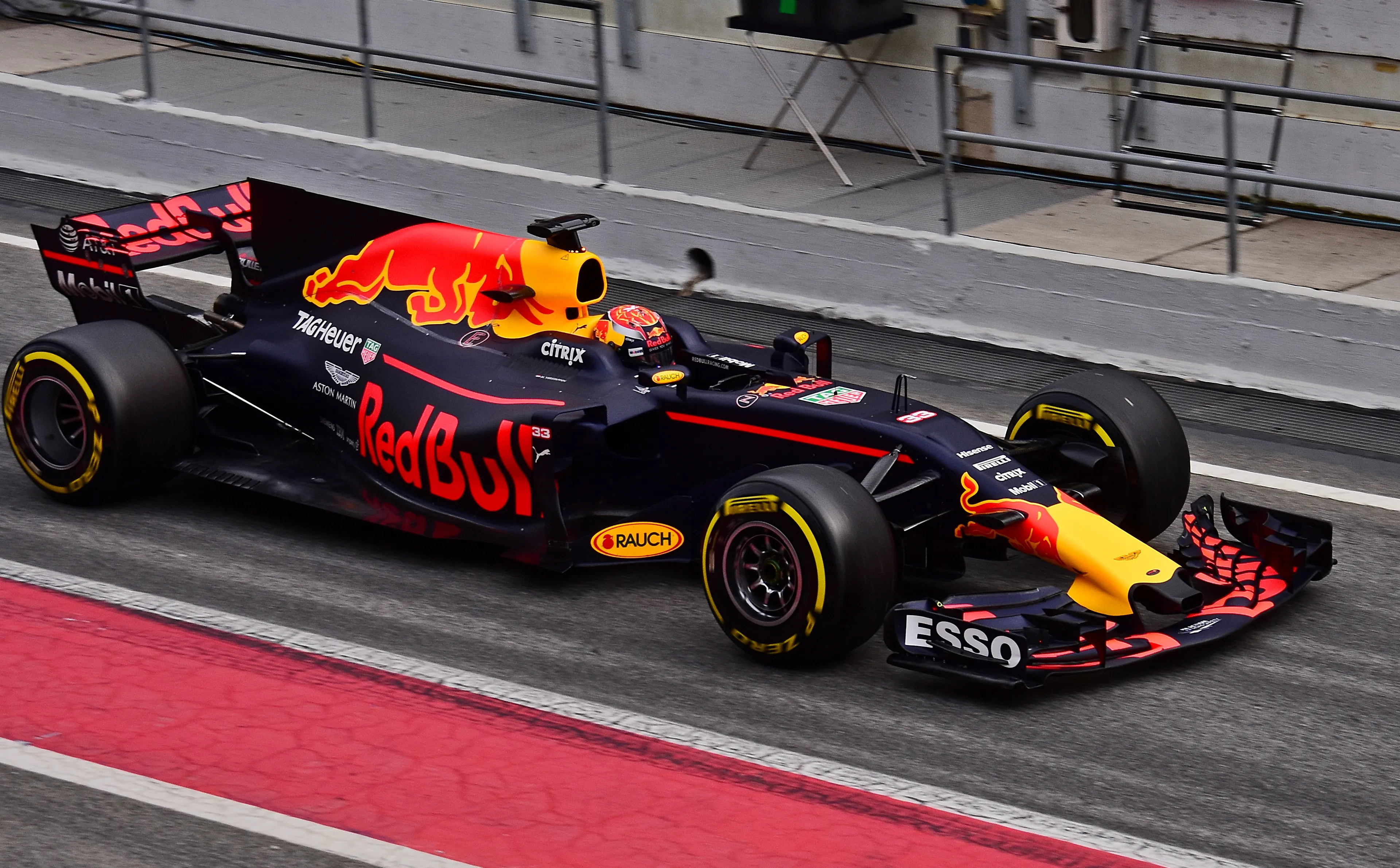 red bull rb13 verstappen barcelona test