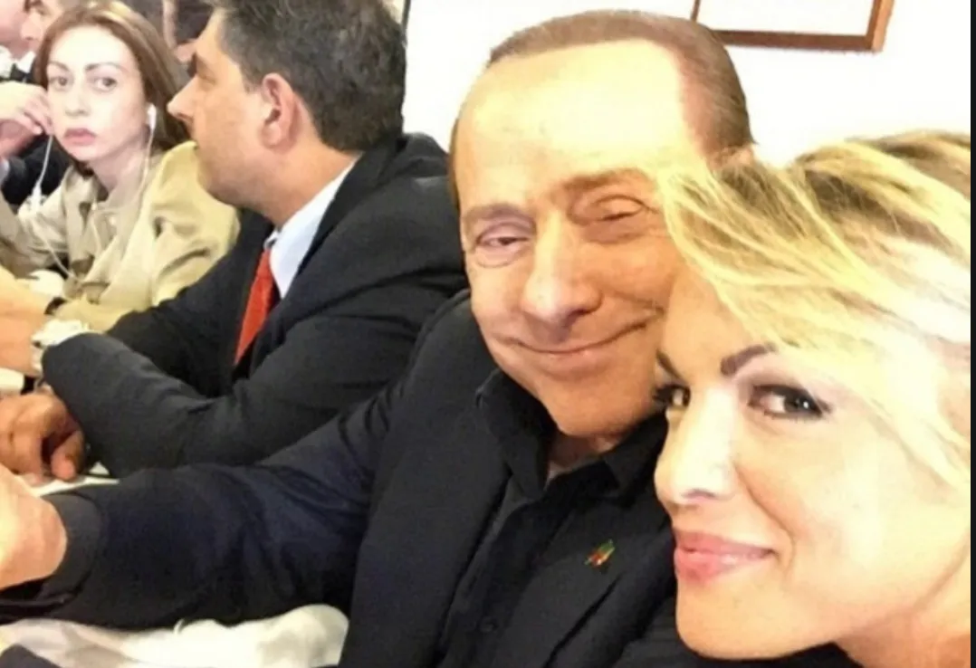 Silvio Berlusconi (83) heeft een nieuwe vlam en die is jonger dan zijn 34-jarige ex