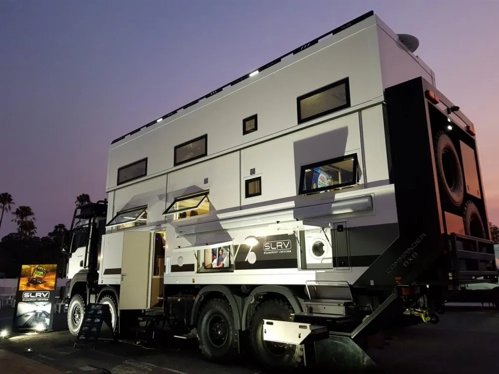 slrv commander 8x8 2 storey sunset 1000x750 c