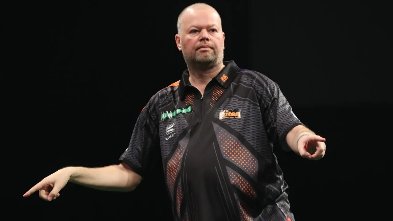 van barneveld baalt van incident met fan bij start premier league