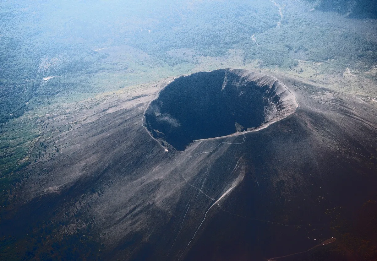Amerikaanse knakker valt in de Vesuvius tijdens het maken van een selfie