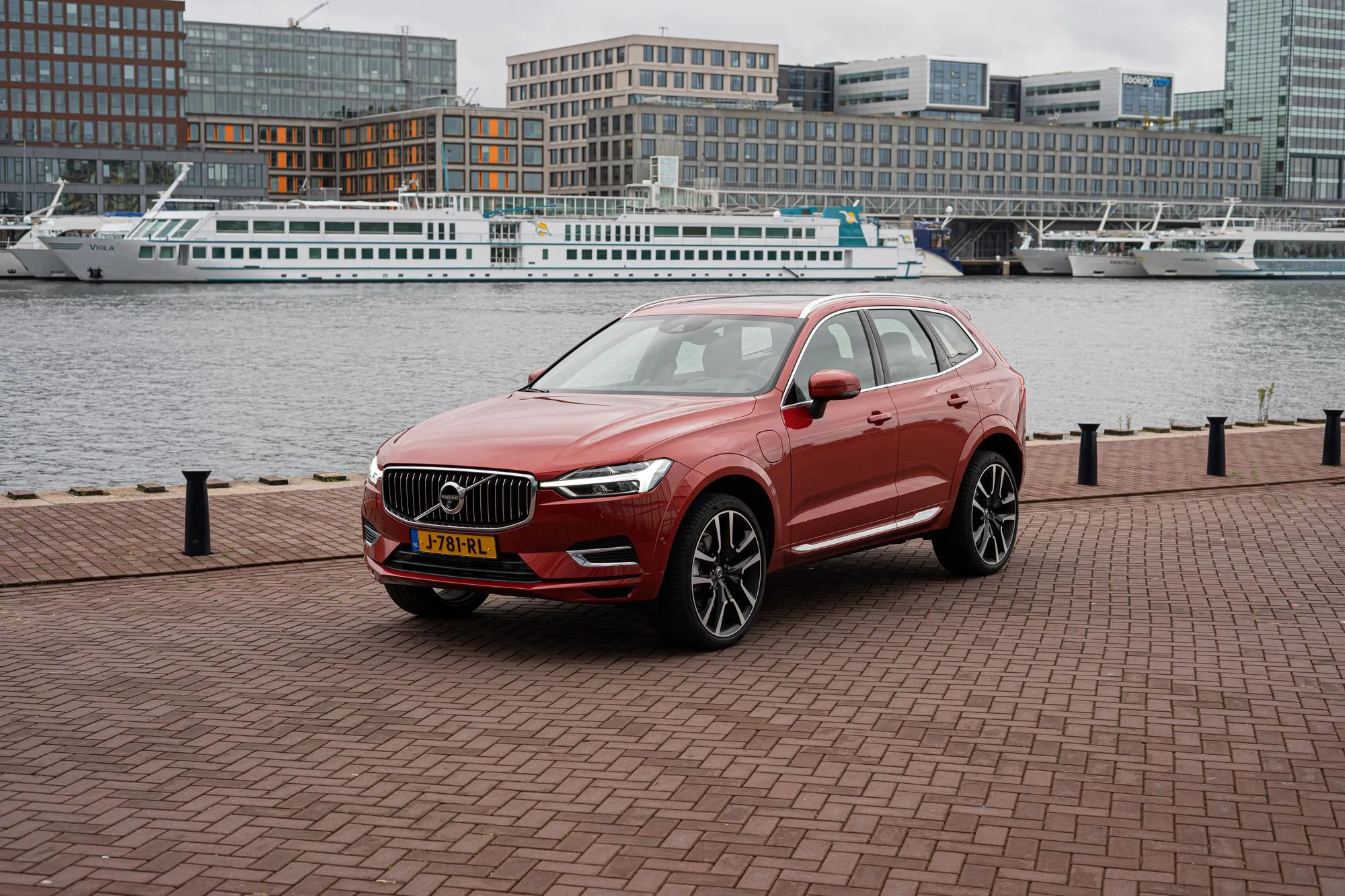 volvo xc60 recharge t6 awd fhm16