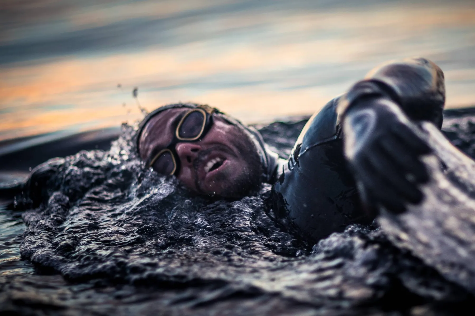 zwemmen met een wetsuit ter bescherming van de huid