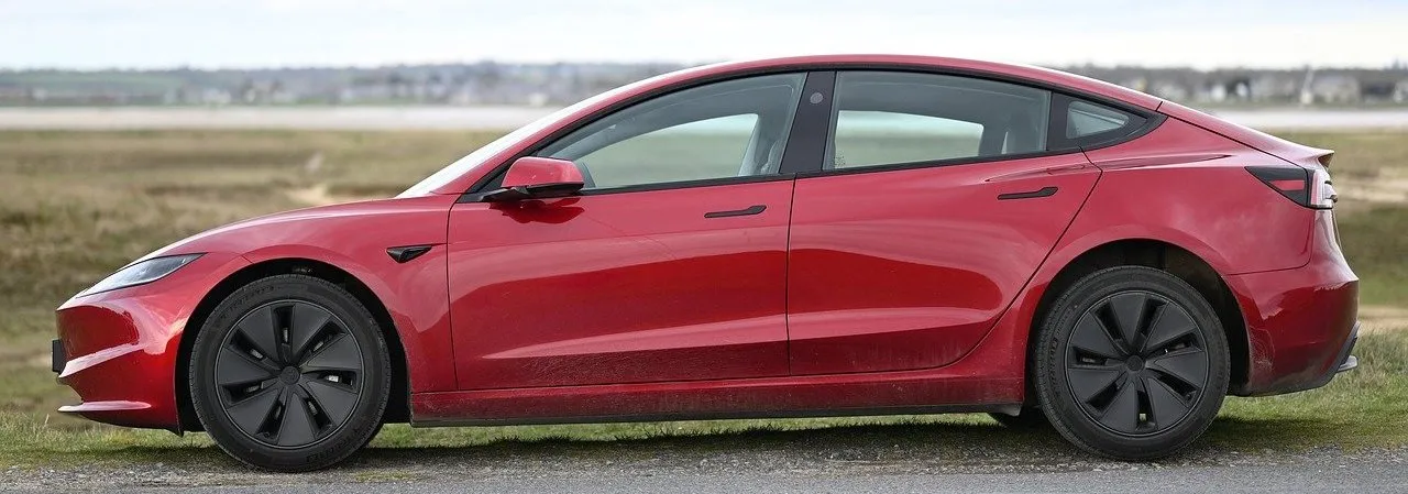 Waarom zonneschermen eigenlijk in elke Tesla horen
