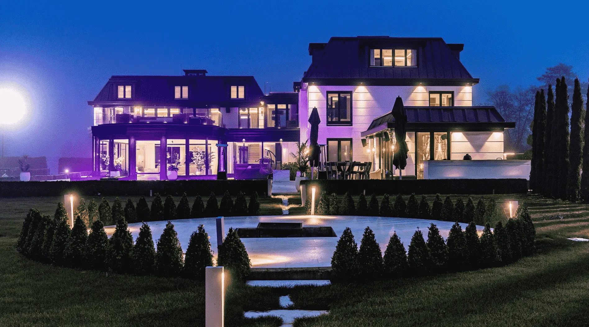Funda Toppers #105: Miljoenenvilla met luxe zwembaden in het Vinkeveense plassengebied