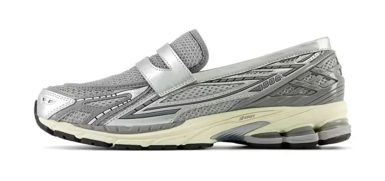 Combineer loafer en sneaker en je krijgt de New Balance 1906 Loafer