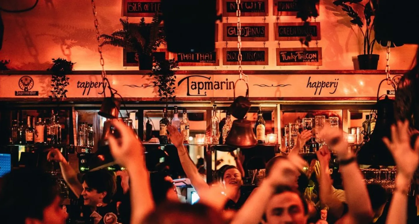 Dit zijn tien gezellige plekken in Amsterdam om het EK te kijken