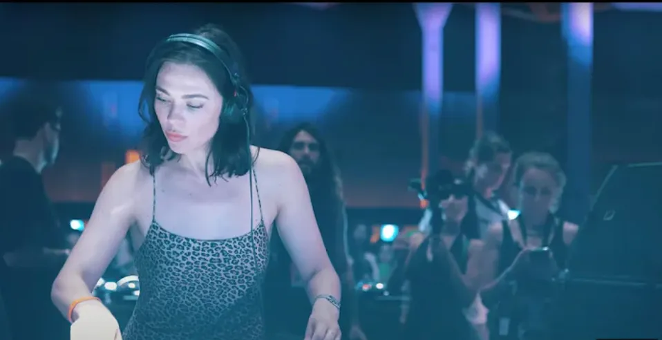 De ontiegelijk knappe Nina Kraviz zet Awakenings dit weekend op z’n kop
