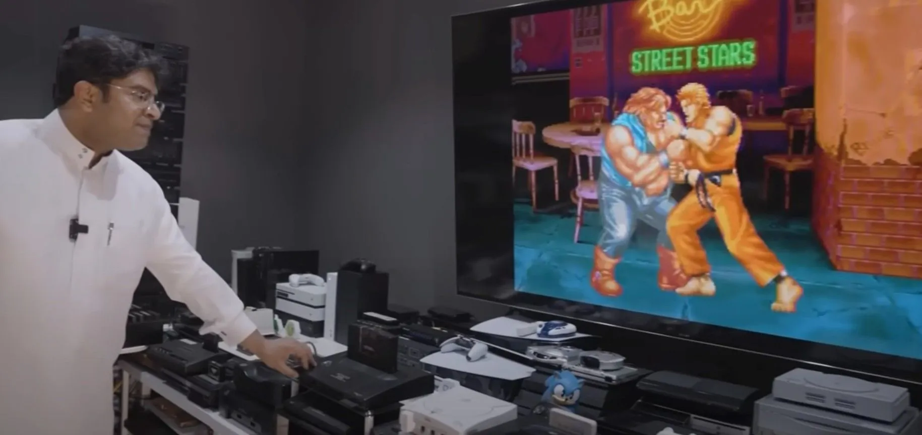 Saudische gozer sluit 444 consoles aan op één tv en pakt wereldrecord
