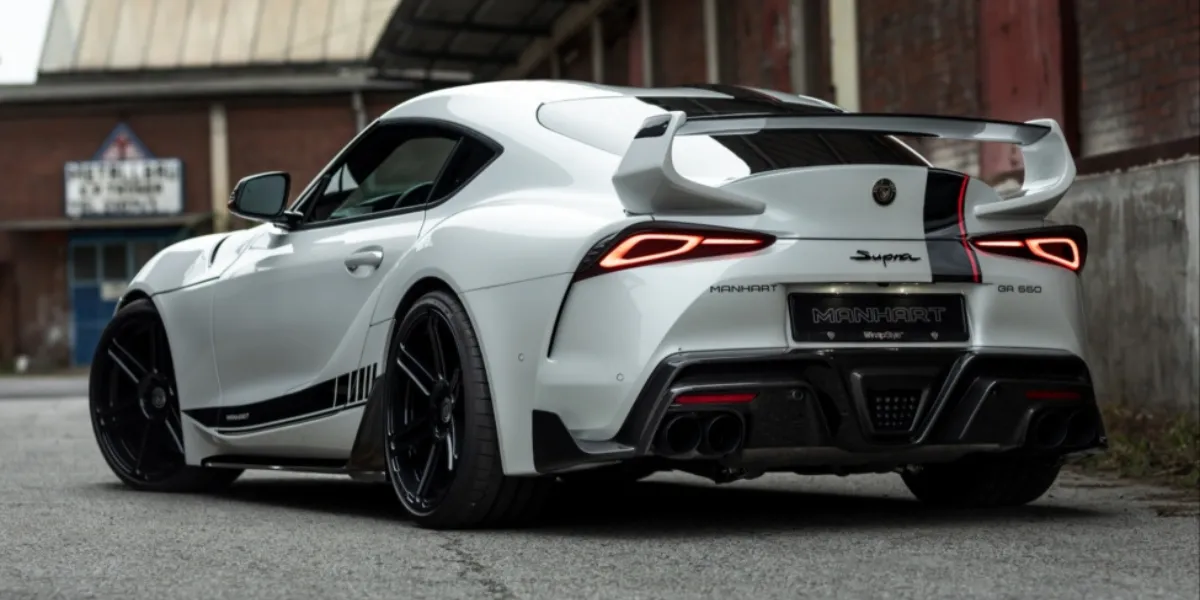 Plastische chirurgen MANHART bouwen Toyota Supra om tot straatlegale raceauto