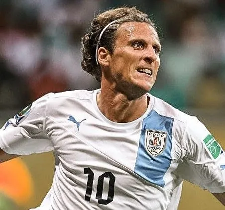 Beste speler van het WK 2010 Diego Forlán ruilt voetbalschoenen in voor tennisracket