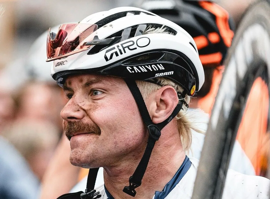 Geen pitlane, maar pedalen voor Valtteri Bottas op het WK gravel