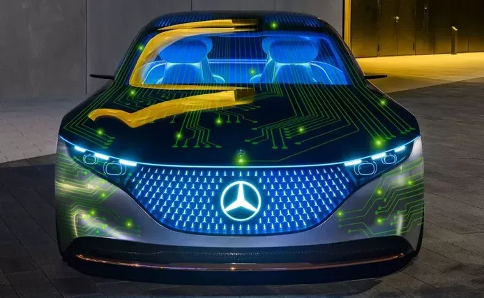 Mercedes-Benz komt met zonnelak om 12.000 gratis kilometers te kunnen rijden