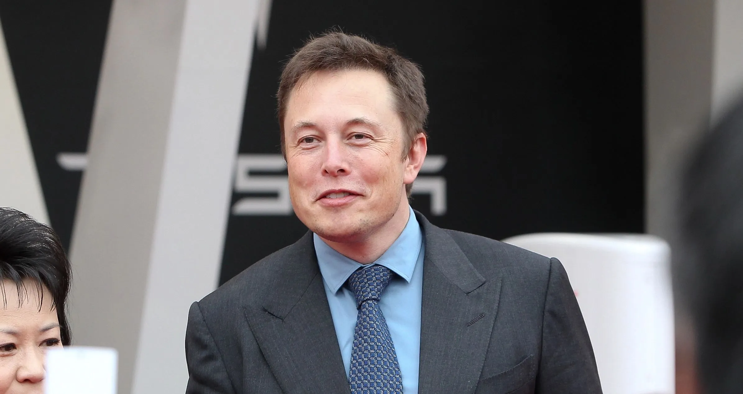 Waarom Elon Musk een oude roestbak uit een opslagruimte voor bijna 1 miljoen heeft gekocht