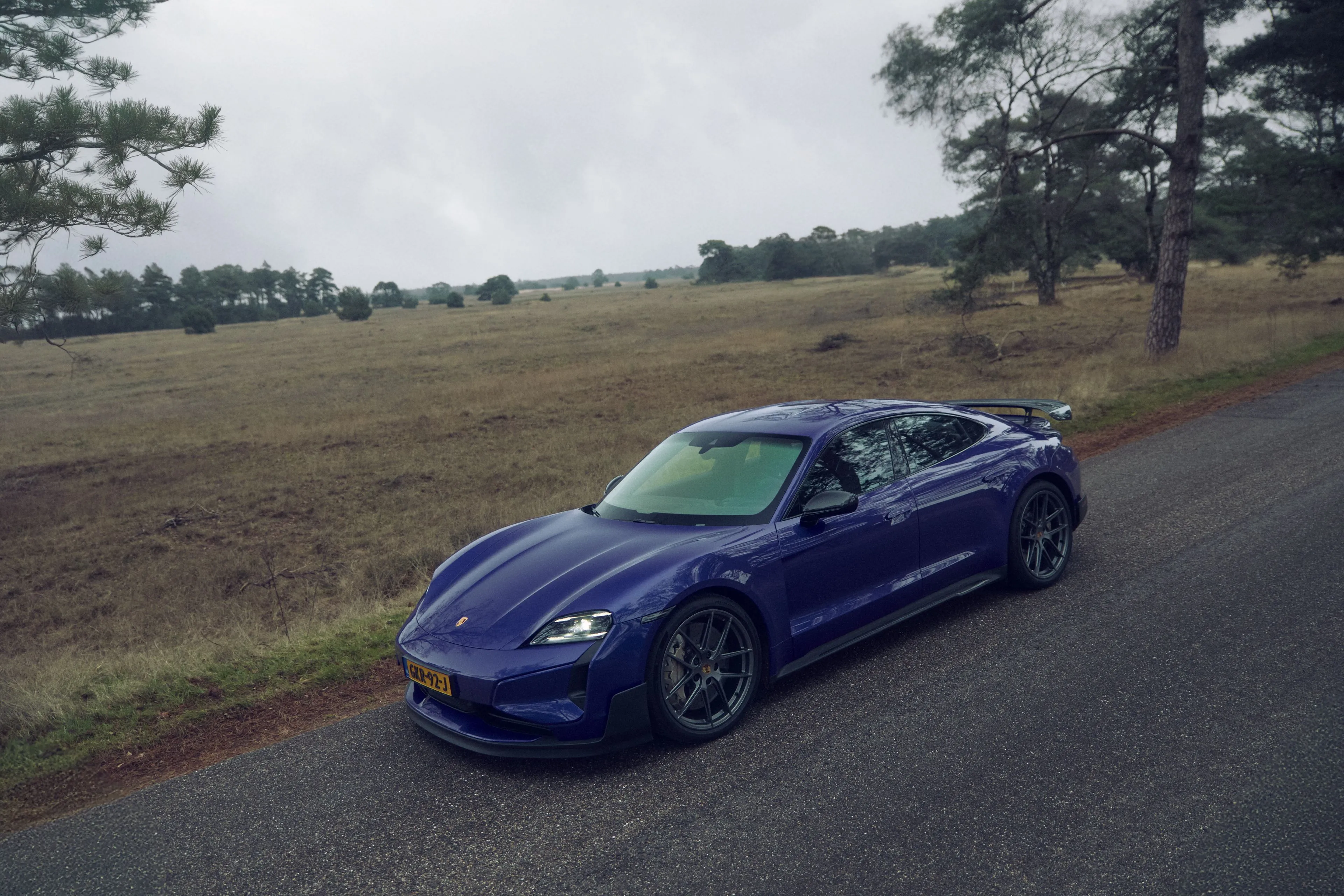 De Porsche Taycan Turbo GT Weissach Pakket door de lens van Casper Bijmans