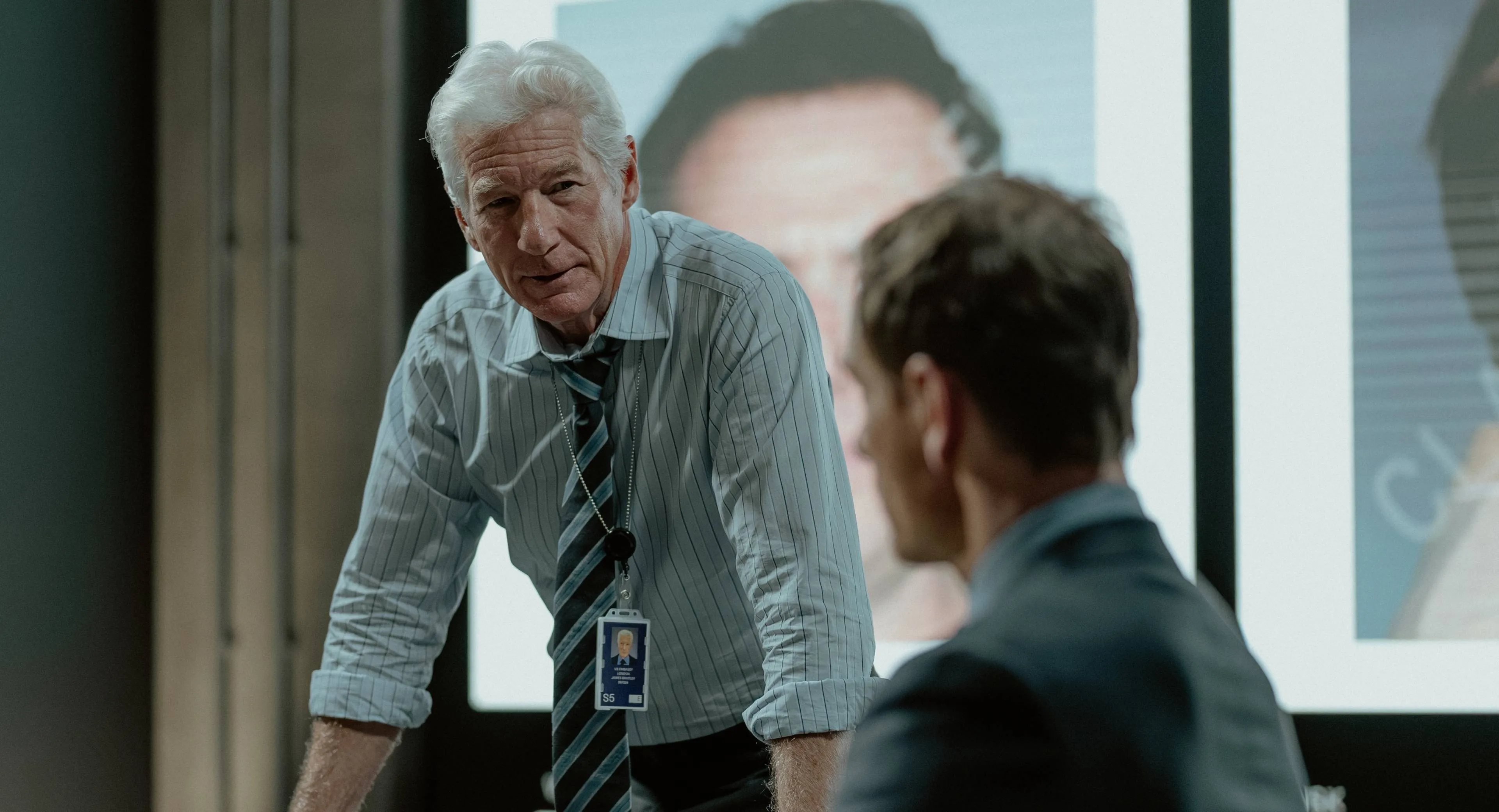 Politieke thriller The Agency brengt Michael Fassbender undercover en jouw bloeddruk omhoog