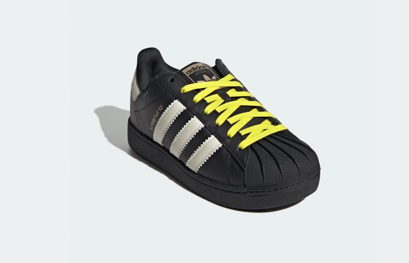 Pharrell Williams en Adidas doen het weer: de Superstar 92 komt eraan