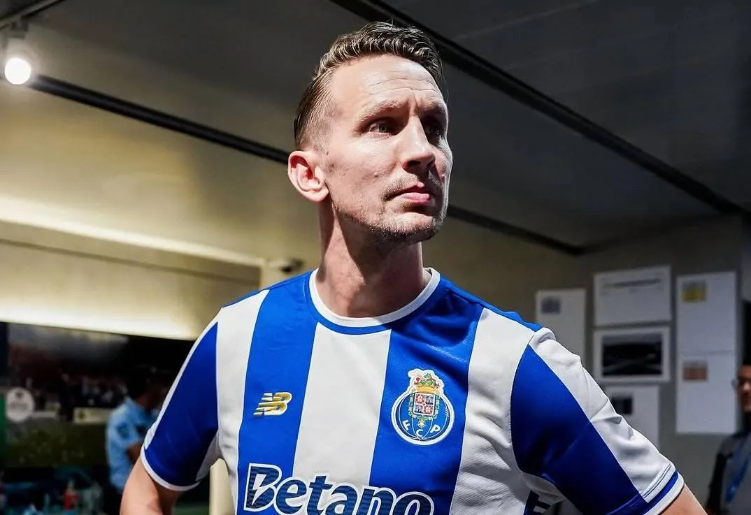 Behind the scenes 👀 🔜#FCPortoVLOG 🎥