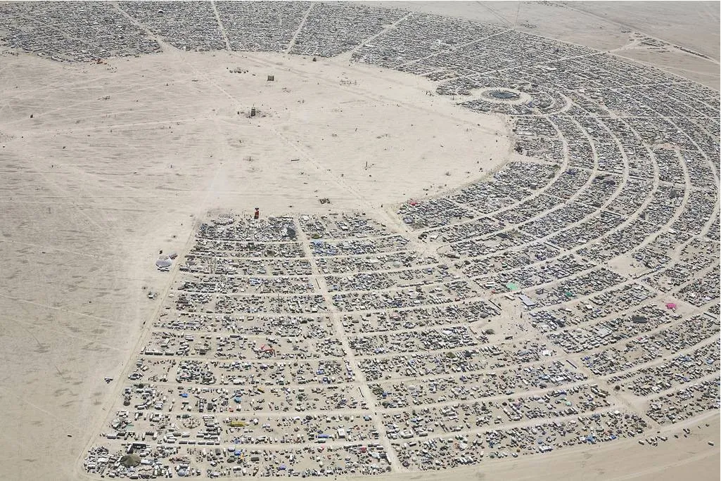 Burning_Man_aerial_view_2010