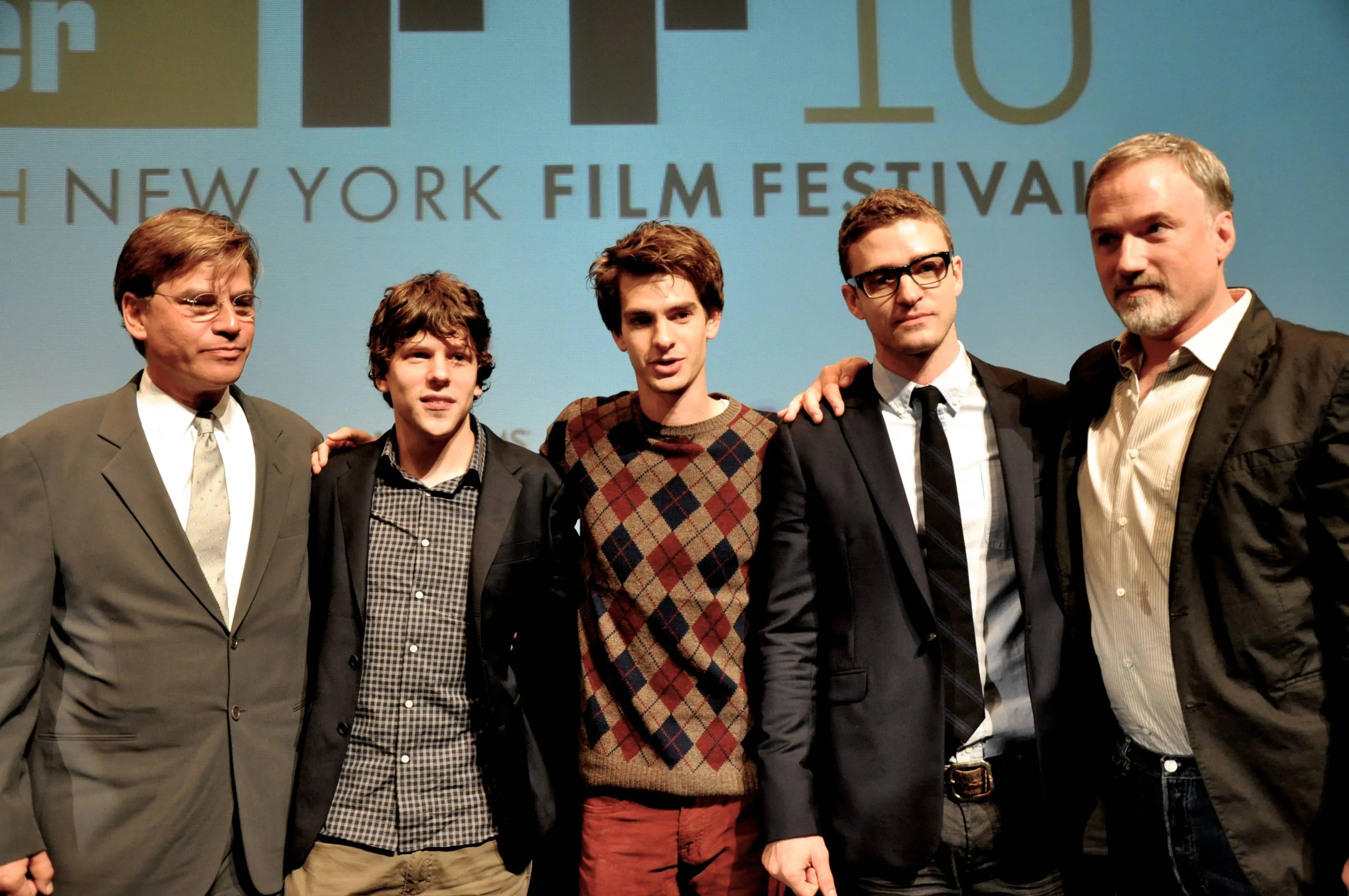Aaron_Sorkin_-_Jesse_Eisenberg_-_David_Fincher_-_Andrew_Garfield_-_Justin_Timberlake_-_The_Social_Network_-_2010_New_York_Film_Festival_-_01