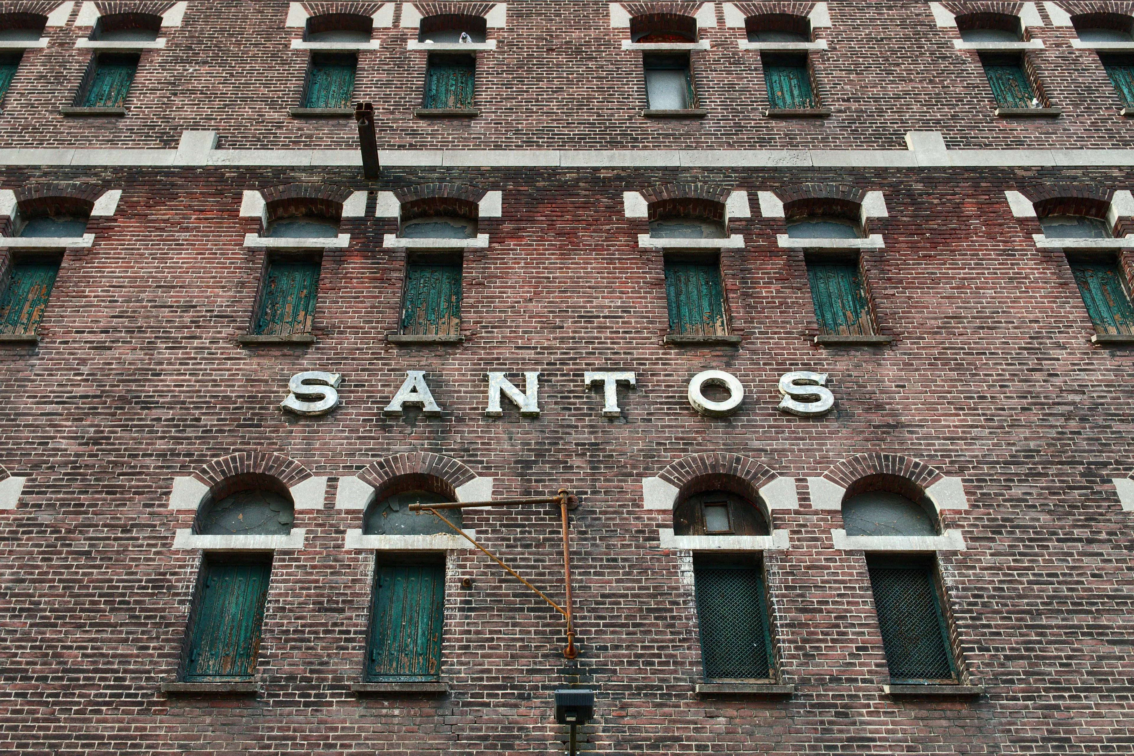 Pakhuis_Santos_-_Weathered_(41687778191)