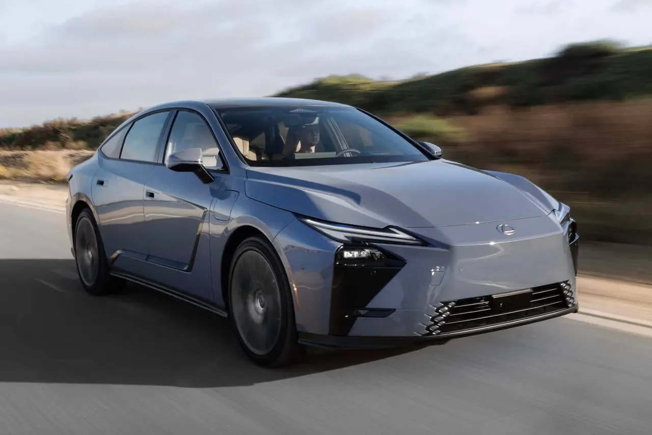 https___hypebeast.com_image_2026_05_26_lexus-es-350e-luxury-executive-package-7