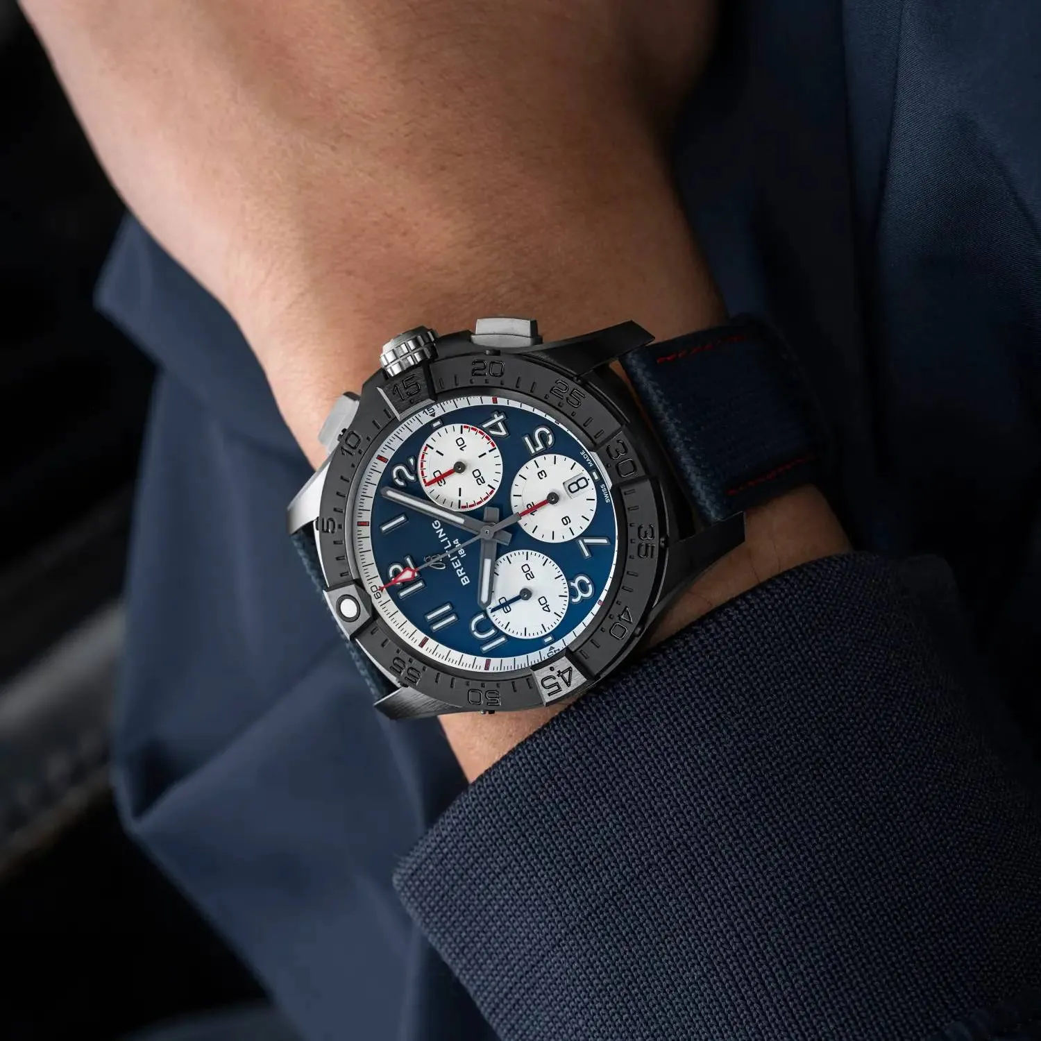 sb01464a1c1x1-on-wrist_f8240e8f_thumbnail_2048