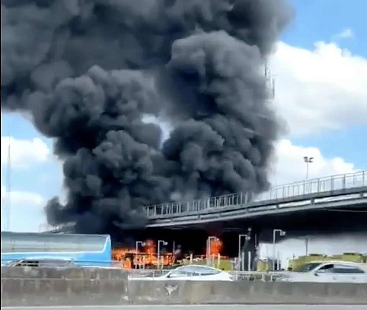 Attaques au péage et bus brûlés, les images chocs avant OL-PSG !
