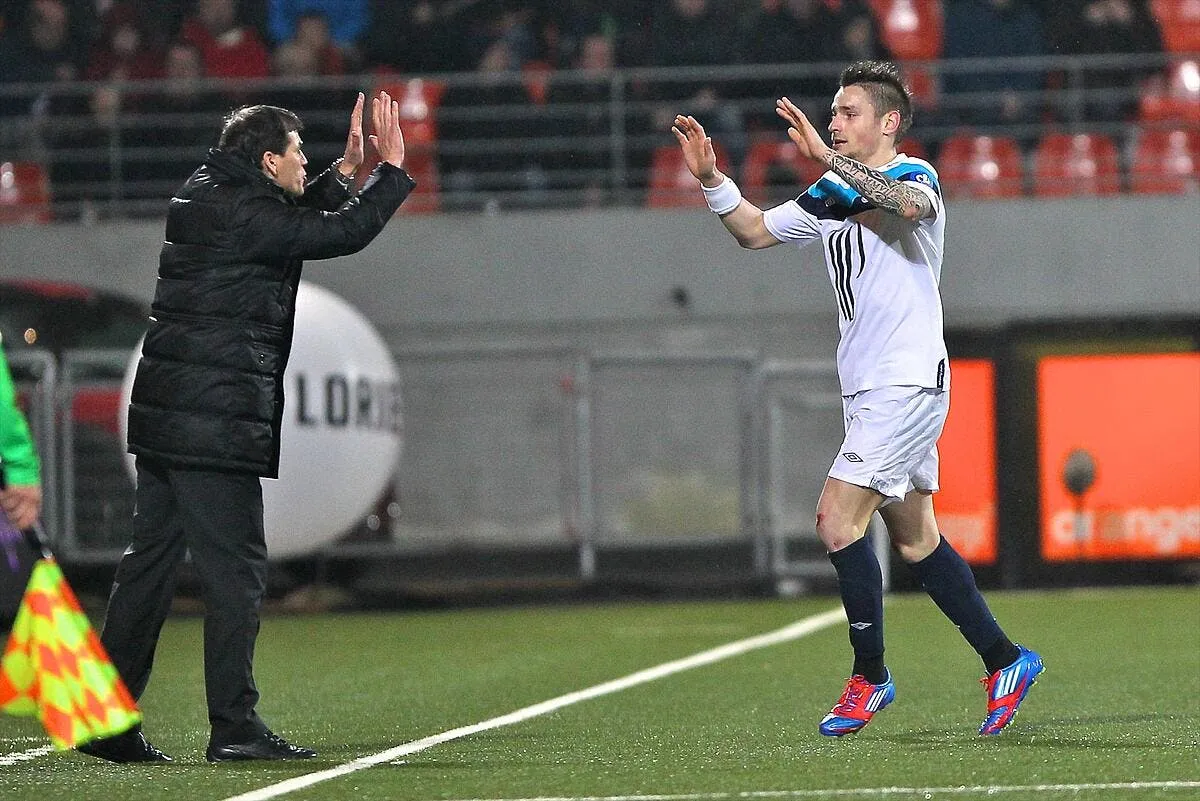 debuchy a ecrase la concurrence chez les bleus iconsport trv 180212 08 1136381