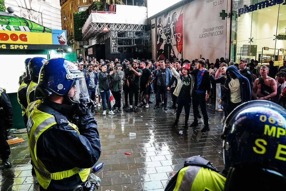 euro l uefa promet la foudre contre l angleterre icon 60892862 318967