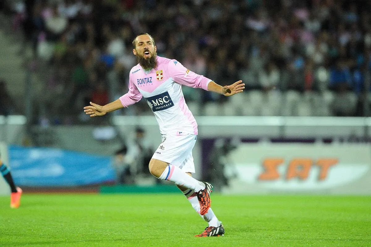 evian exigeait de givet qu il rase sa barbe de jihadiste iconsport jpt 140914 44 12122395